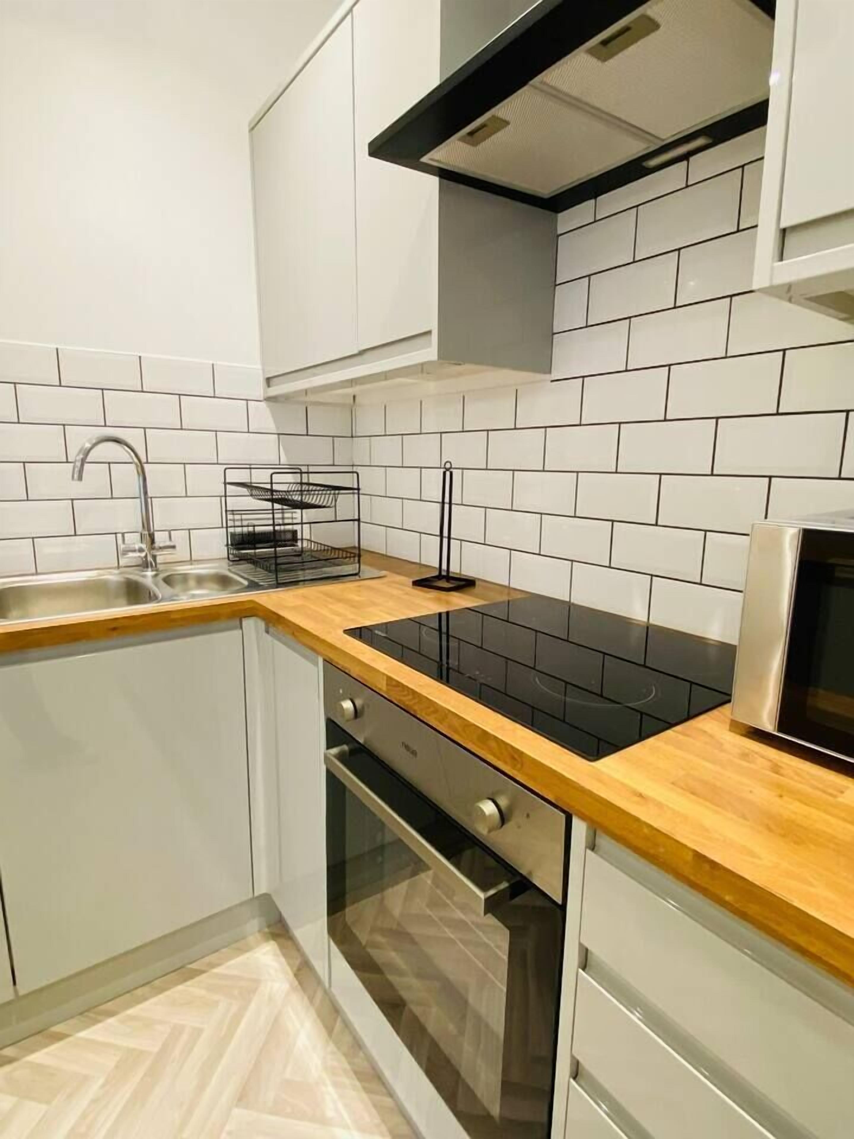 Fridge, stovetop, electric kettle, toaster