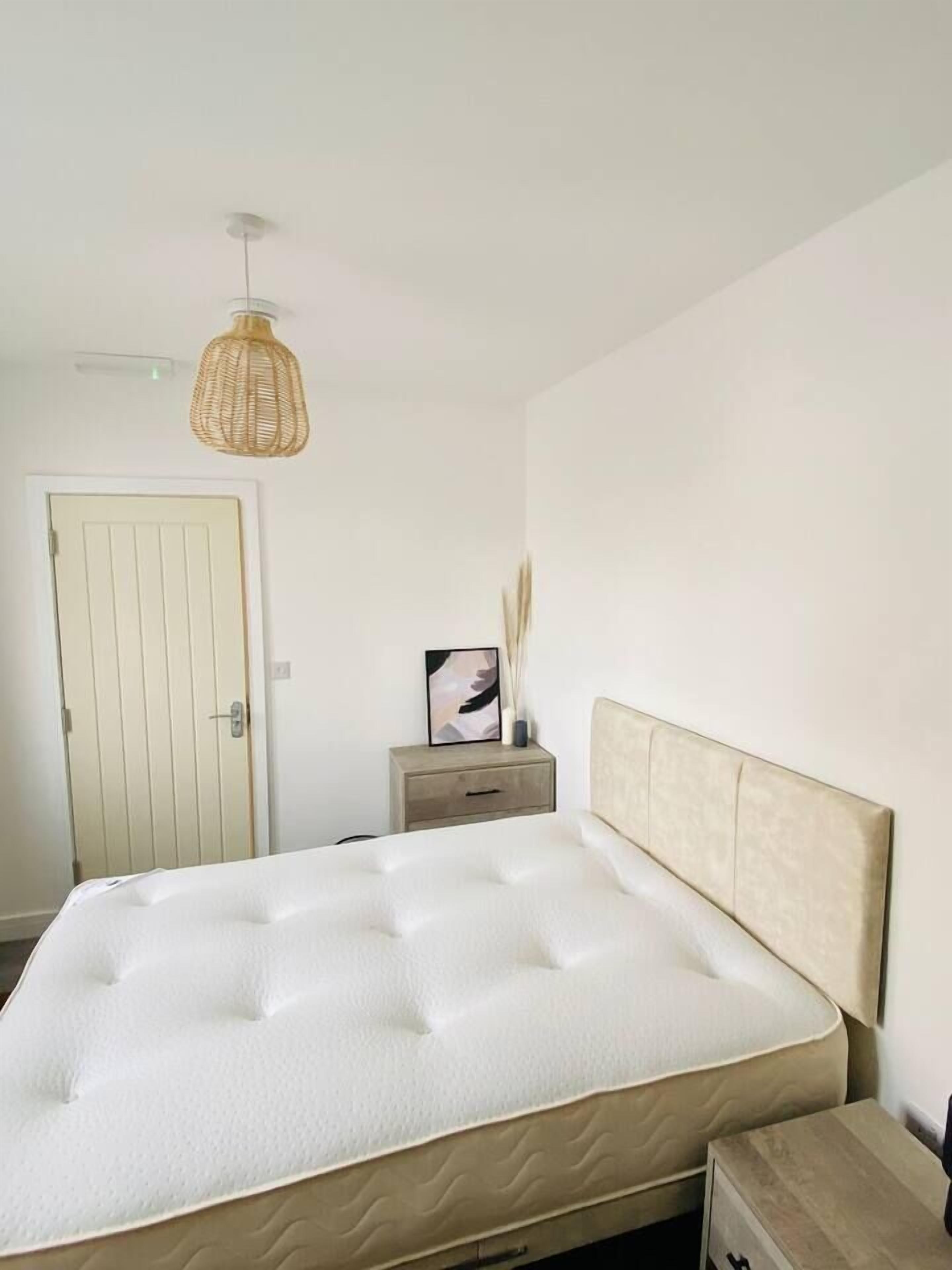 4 dormitorios, tabla de planchar con plancha, wifi y ropa de cama