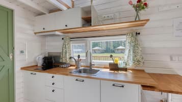 Coffee/tea maker, fridge, cookware/dishes/utensils