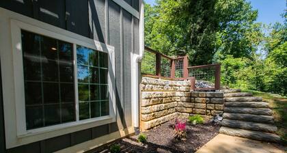 Cozy Lower Retreat II Sleeps 4 Free Tix
