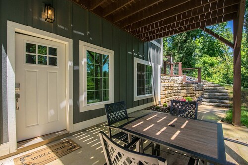 Cozy Lower Retreat II Sleeps 4 Free Tix