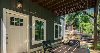 Cozy Lower Retreat II Sleeps 4 Free Tix