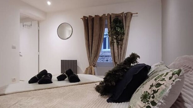 1 chambre, fer et planche à repasser, draps fournis
