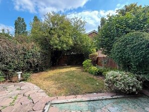 Property grounds - #173 Tranquil Streetly Home w/ Parking - Sleeps 5 (Birmingham)