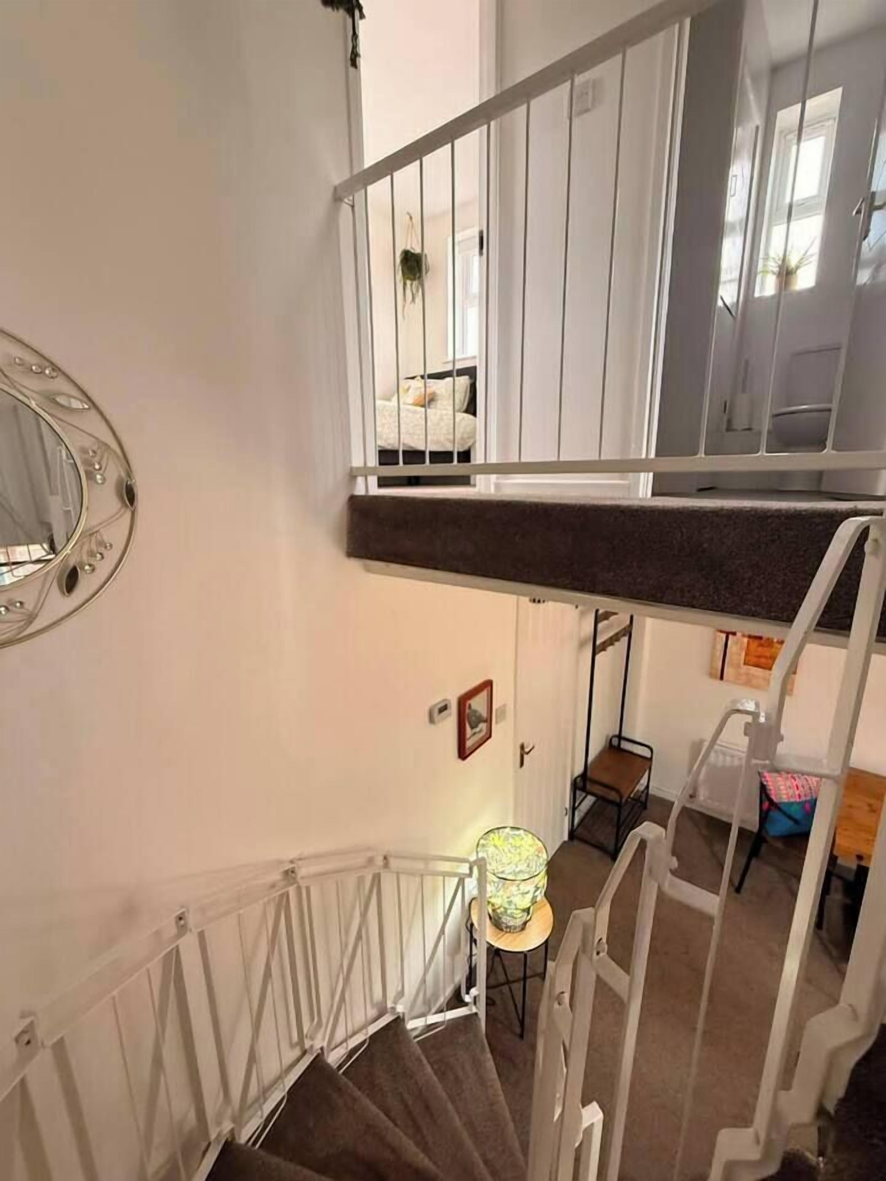 2 bedrooms, desk, iron/ironing board, WiFi