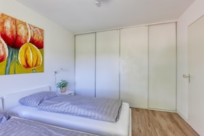 5 bedrooms, WiFi (free), bed sheets - De Glamping - Villa with sleeping lodge & wellness facilities (Zeewolde)