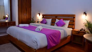 Deluxe Double Room, City View | Desk, WiFi (free)