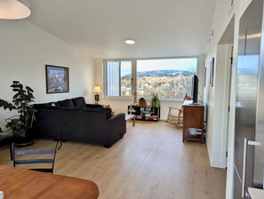 Smart TV - Affordable 2 bd in Montana’s only Cohousing Community. All things YELLOWSTONE! (Bozeman)