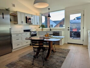 Private kitchen - Affordable 2 bd in Montana’s only Cohousing Community. All things YELLOWSTONE! (Bozeman)