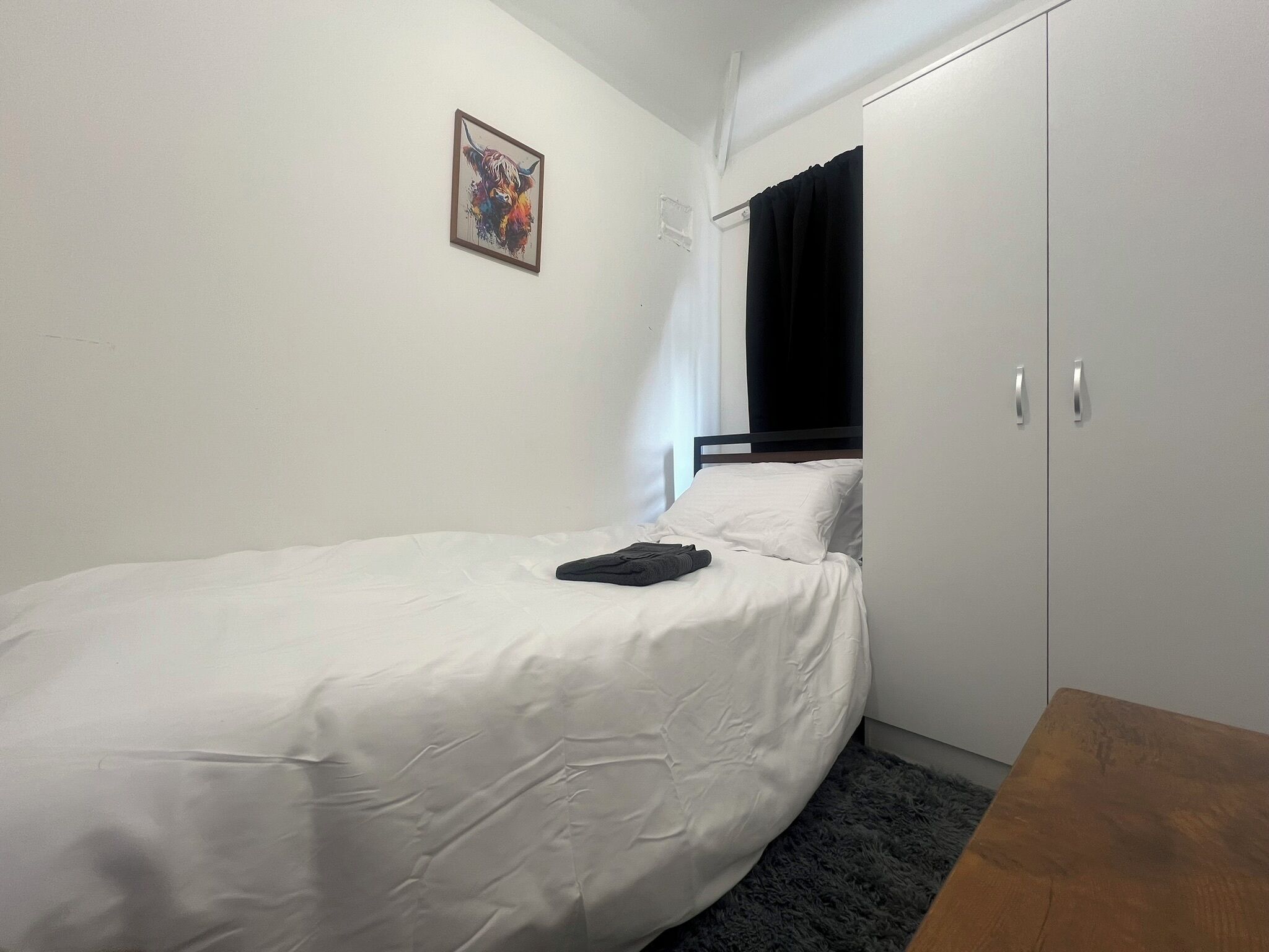Iron/ironing board, bed sheets