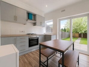Private kitchen - Luxury Grand Three-Bed Residence in Birmingham (Birmingham)