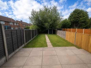 Property grounds - Luxury Grand Three-Bed Residence in Birmingham (Birmingham)