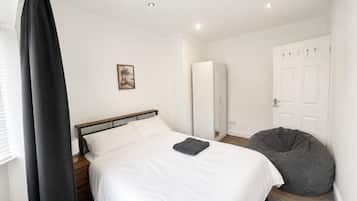 Iron/ironing board, bed sheets