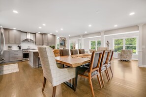 Main Level - Dining Area - Blue Ridge State of Mind | Hot Tub, Fireplace, Dog-Friendly & Biltmore Pass! (Asheville)