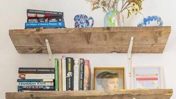 A room with a green dresser, a mirror, and two shelves with books and decorative items. - #05 Fam Apart|sleeps 10|near Kingsbury Water Park (Coleshill)