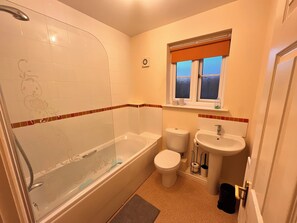 Bathroom - Entire home in Saxmundham for
5 guests, 2 bedrooms, 3 beds, 2.5 bathrooms (Saxmundham)