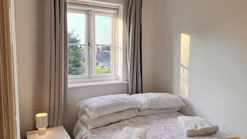 2 bedrooms, iron/ironing board, WiFi, bed sheets