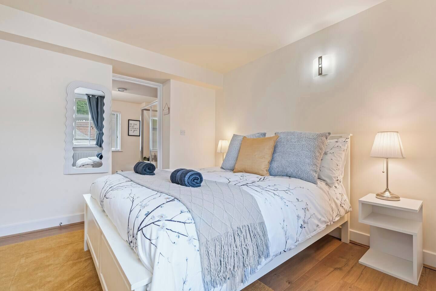 2 habitaciones, tabla de planchar con plancha, wifi y ropa de cama 