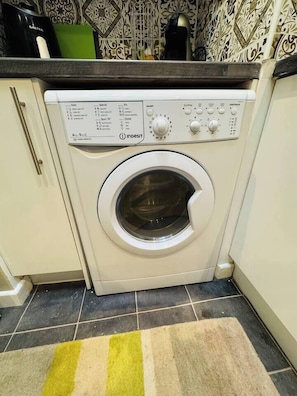 Interior - #11 Spacious Studio|Sleeps 4|5mins CannonHillPark (West Midlands)