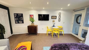 Desk, iron/ironing board, travel cot, WiFi