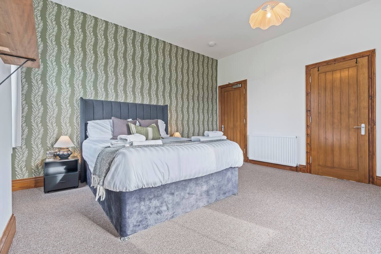 8 bedrooms, desk, iron/ironing board, WiFi