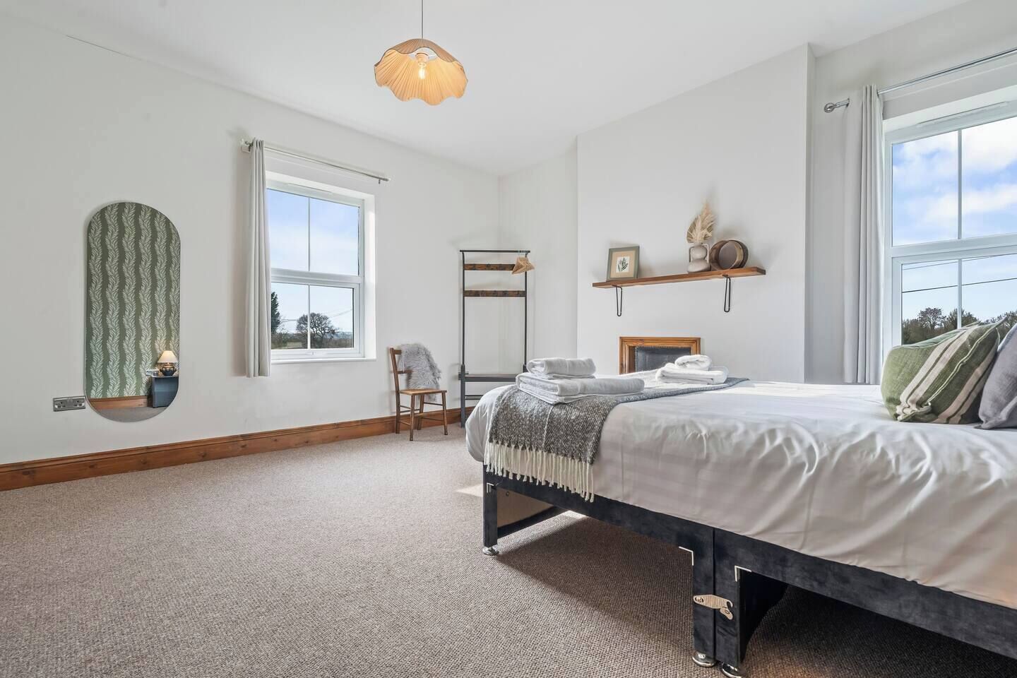 6 bedrooms, iron/ironing board, WiFi, bed sheets