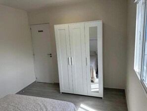 2 Schlafzimmer, Schreibtisch, Bügeleisen/Bügelbrett, kostenloses WLAN