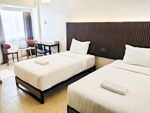 Phòng 2 giường đơn Deluxe | Bàn, truy cập Internet không dây miễn phí, bộ trải giường 