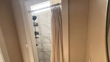 Shower, shampoo