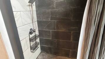 Shower, shampoo
