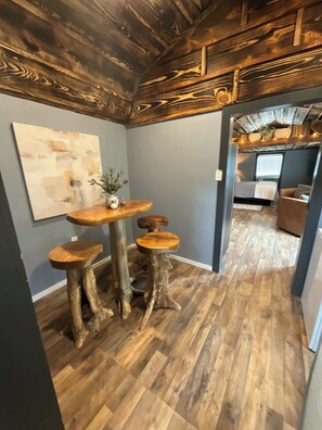 Dining - Suzy Blue — Cozy Queen Cottage Near MSU (Starkville)