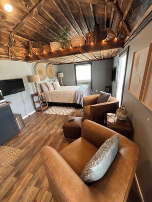 Room - Suzy Blue — Cozy Queen Cottage Near MSU (Starkville)