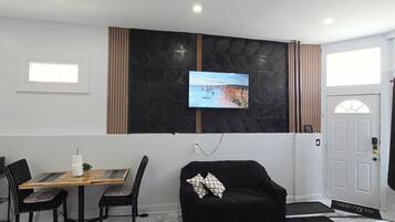 1 habitación, tabla de planchar con plancha, wifi y ropa de cama