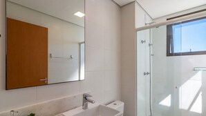 Basic Apartment | Bathroom - Cozy Apartment in Condominium With Pool Avr0503 (Penha)