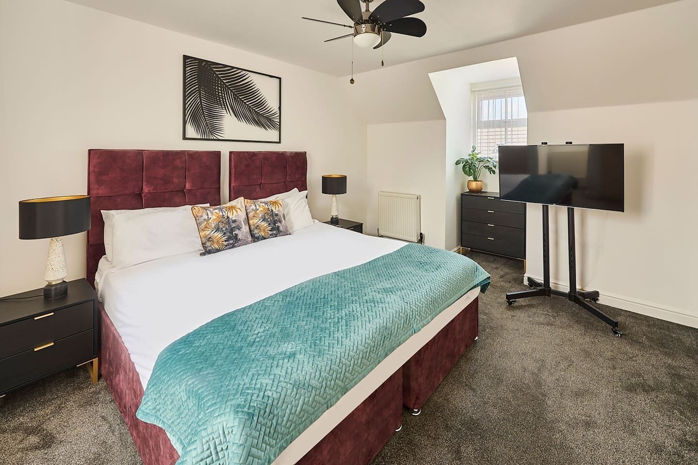 8 bedrooms, WiFi, bed sheets