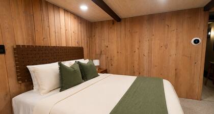 Ridge Retreat • Skiing + Hiking • Hot Tub + Sauna
