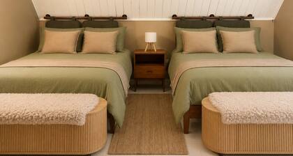 Ridge Retreat • Skiing + Hiking • Hot Tub + Sauna