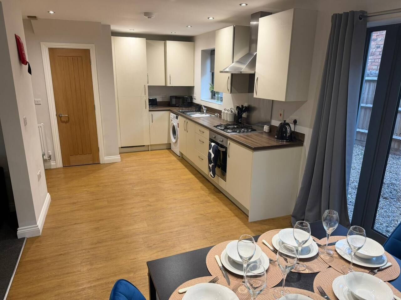 Fridge, oven, stovetop, dishwasher