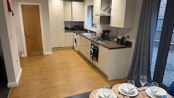 Fridge, oven, stovetop, dishwasher