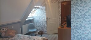 WiFi, bed sheets - Vrbo Property (Malaunay)