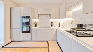 Dishwasher, cookware/dishes/utensils