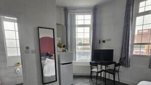 1 bedroom, desk, iron/ironing board, WiFi - #127 Modern City Suite | Digbeth Creative Quarter (West Midlands)