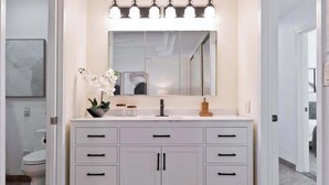 Shower, jetted bath - Palm Springs Retreat-Come and relax. (Palm Springs)