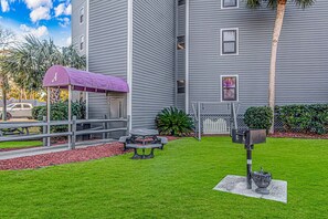 A well-maintained outdoor area with a picnic table, a mailbox, and a covered seating area. - Myrtle Beach Resort 147A (Myrtle Beach)