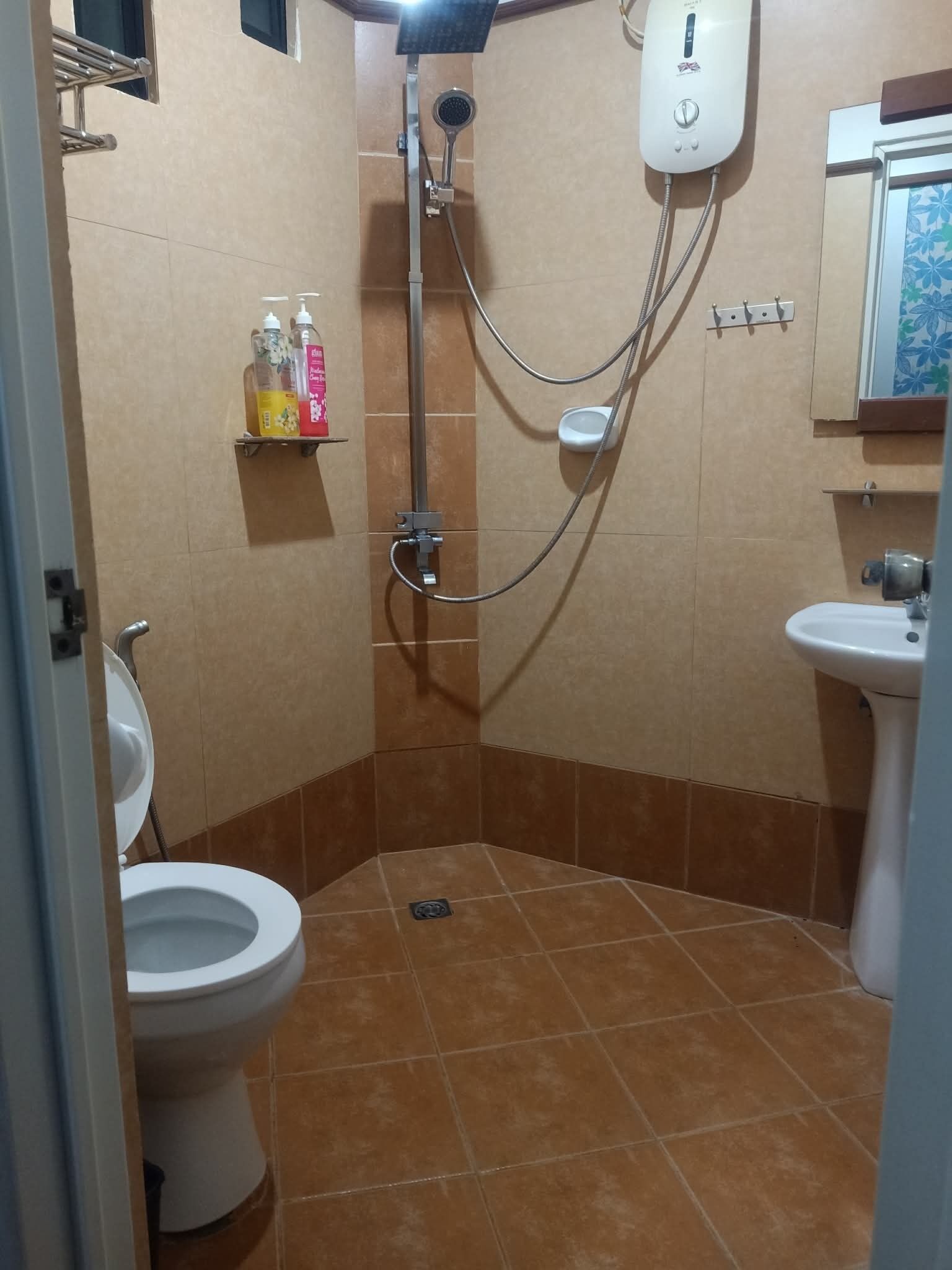 Shower, free toiletries, towels, soap