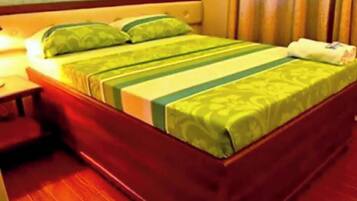 Double Room | Desk, laptop workspace, free WiFi