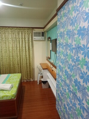 Kamar Double | Meja kerja, ruang kerja ramah laptop, dan Wi-Fi gratis