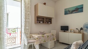 Căn hộ, ban công, quang cảnh thành phố | Khu phòng khách