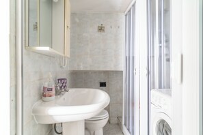 Apartment, Balcony, City View | Bathroom - Sweet Home Gaeta (Gaeta)