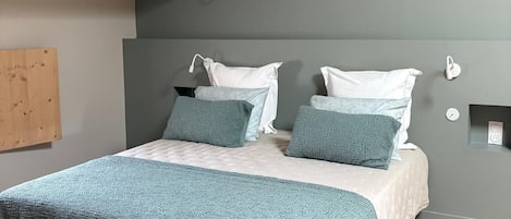 5 chambres, fer et planche à repasser, accès Internet, draps fournis